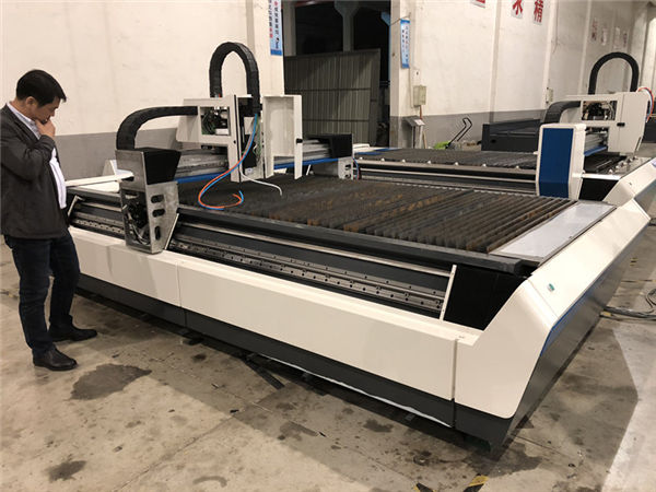 পাইপ এবং শীট কাটা একটি লেজার কাটার মেশিন 700-6000w